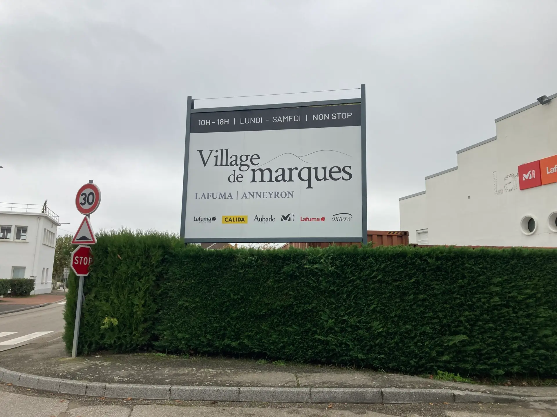 Village De Marque